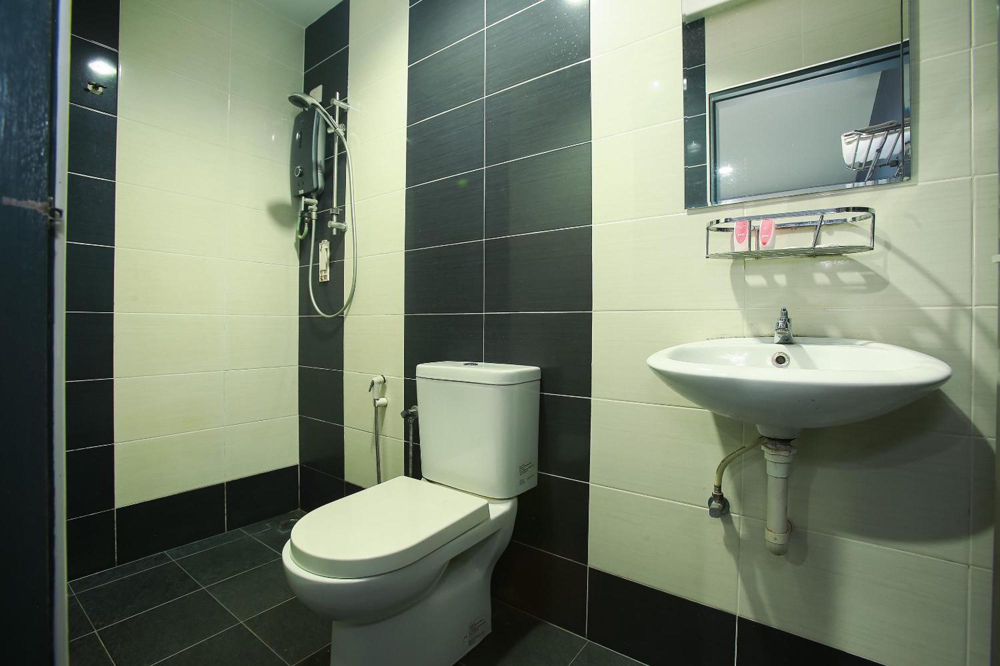 Oyo 89332 De Hotel Teluk Intan Ngoại thất bức ảnh